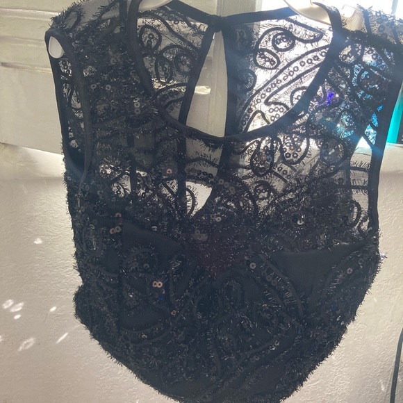 NWOT Beautiful sequined top - Picture 6 of 7